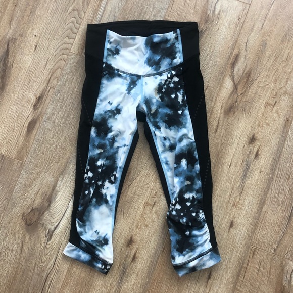 lululemon athletica Pants - Lululemon Blue Patterned Crop Leggings